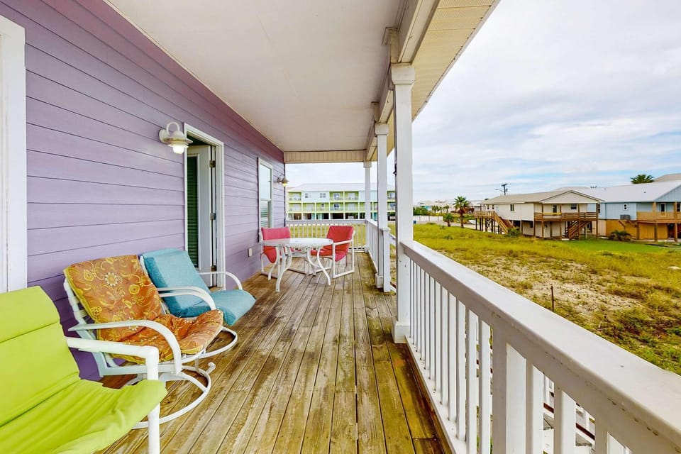 Colorful Duplex Apartment with Porch WiFi & Central AC - Walk to the Beach House in West Beach