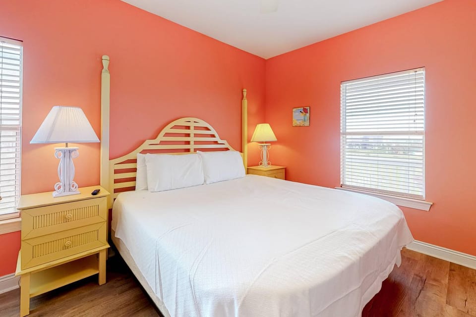 Colorful Duplex Apartment with Porch WiFi & Central AC - Walk to the Beach House in West Beach