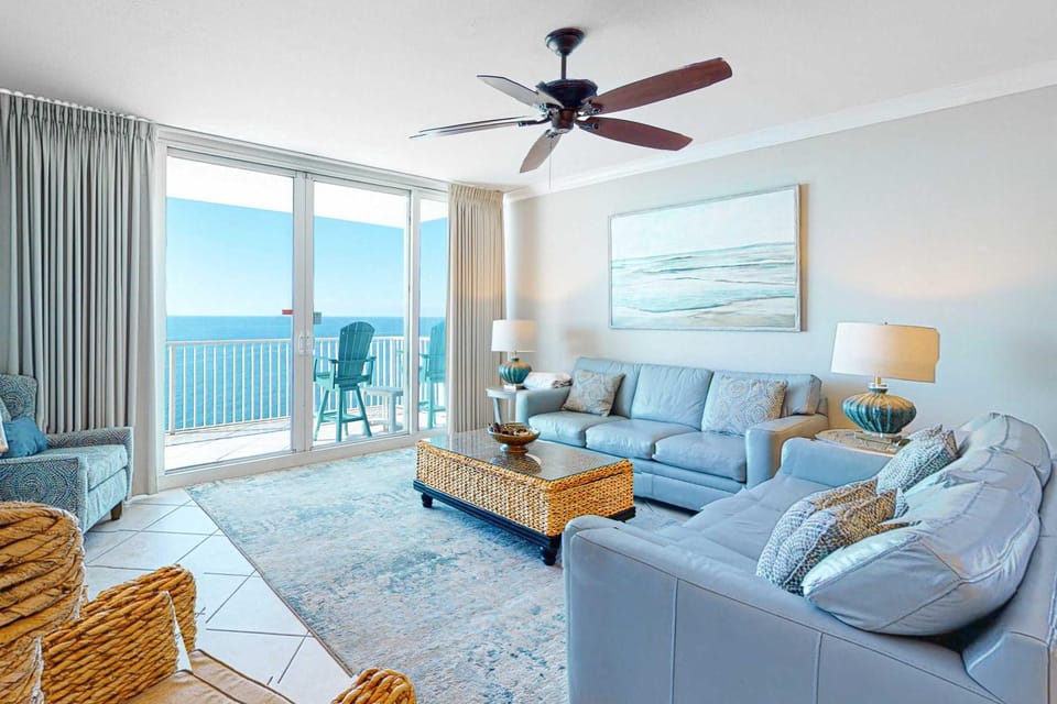 Gulf-front condo with pool sauna washer dryer cable & central AC House in Gulf Shores