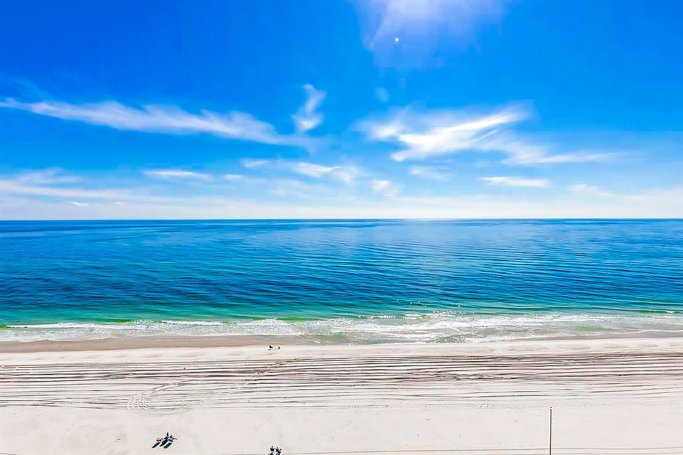 Gulf-front penthouse with pool sauna washer dryer & central AC House in Gulf Shores