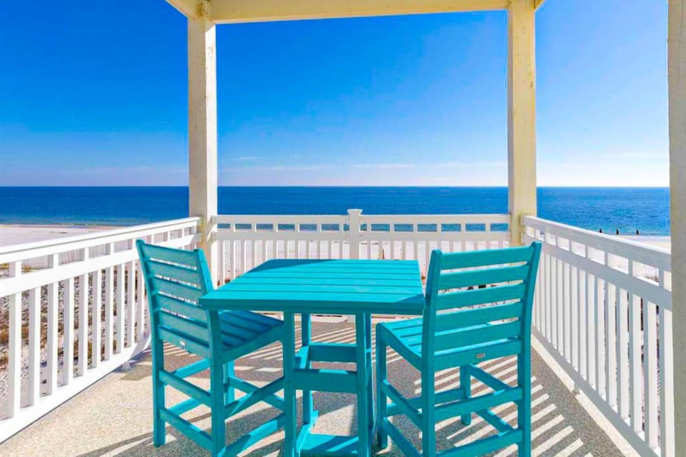Beautiful Gulf-front house with private pool lovely deck & AC House in West Beach
