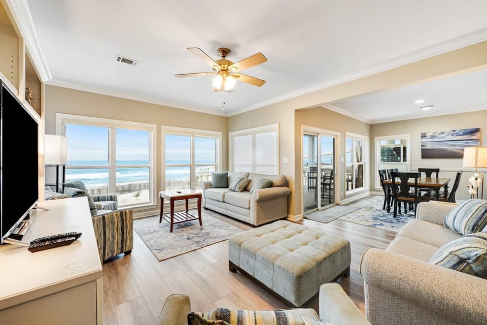 Gorgeous Beachfront House with Private Balcony Free WiFi & Central AC House in West Beach
