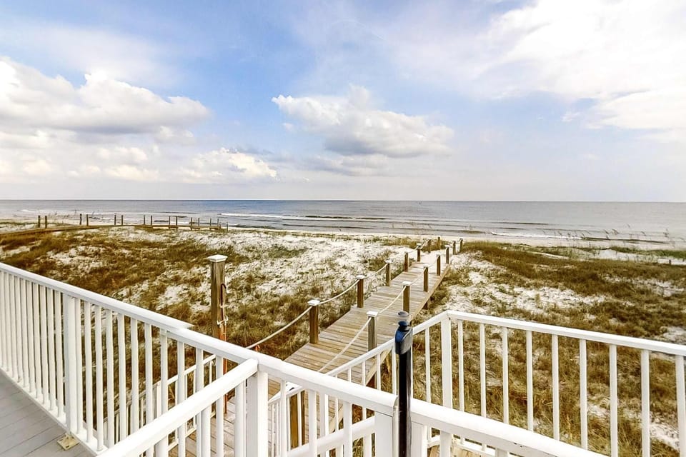 Large and Beautiful Beachfront Home with Private Pool Central AC House in West Beach