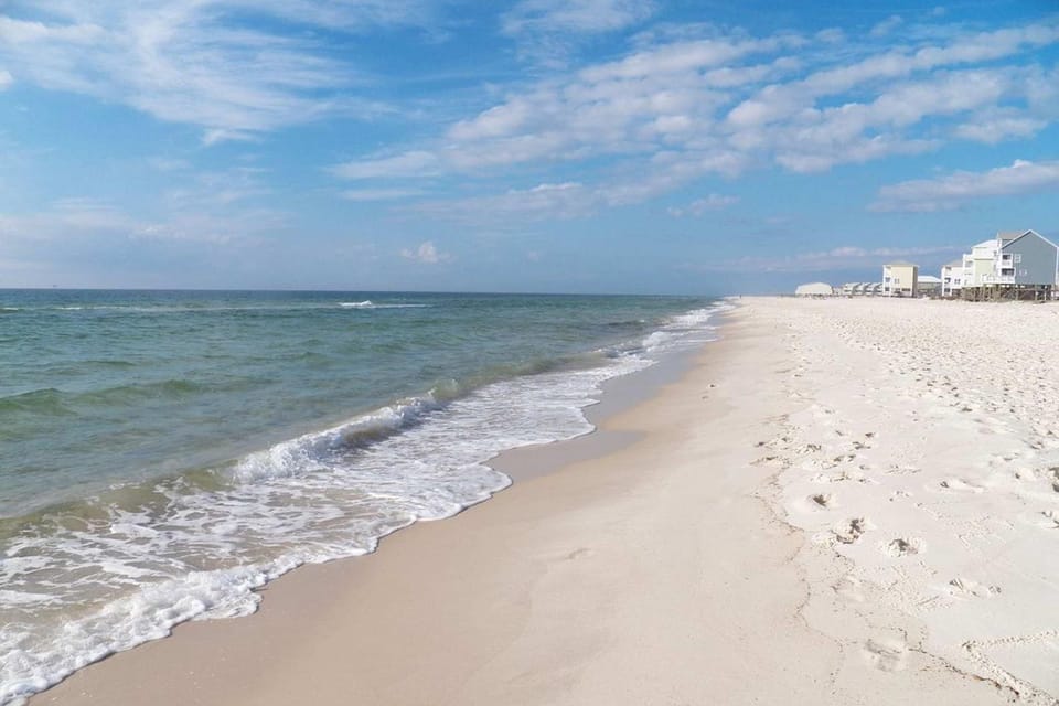 Quaint Condo with Beautiful Gulf Views a Shared Pool Pool Spa & Gym House in Alabama