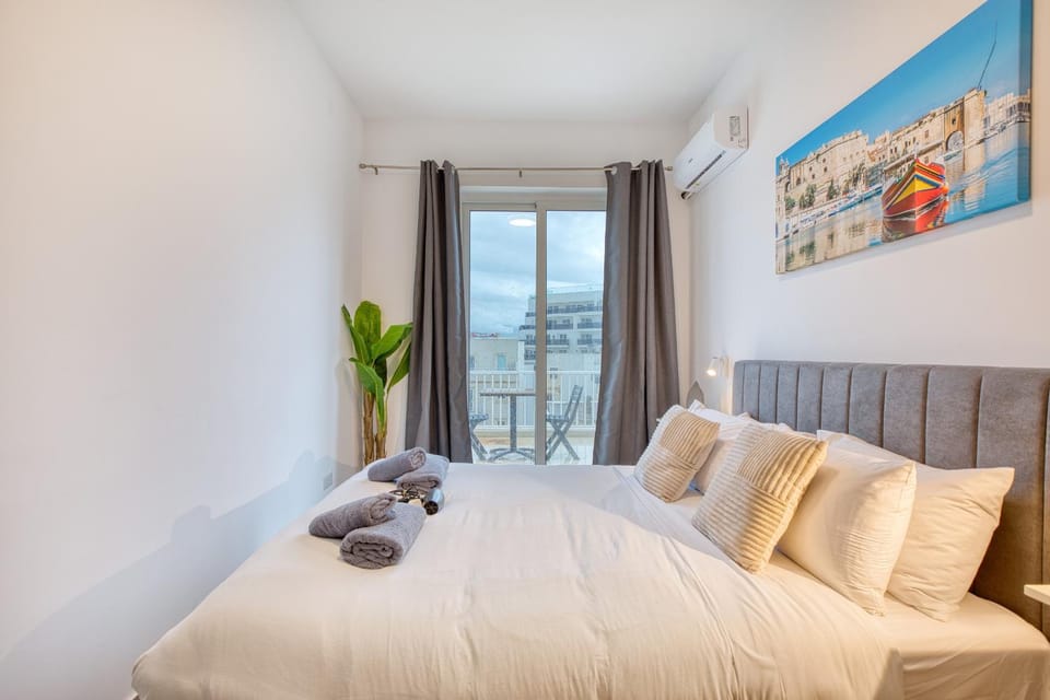 Stylish one bedroom penthouse with 2 sun terraces BFRA1-3 Apartment in Sliema