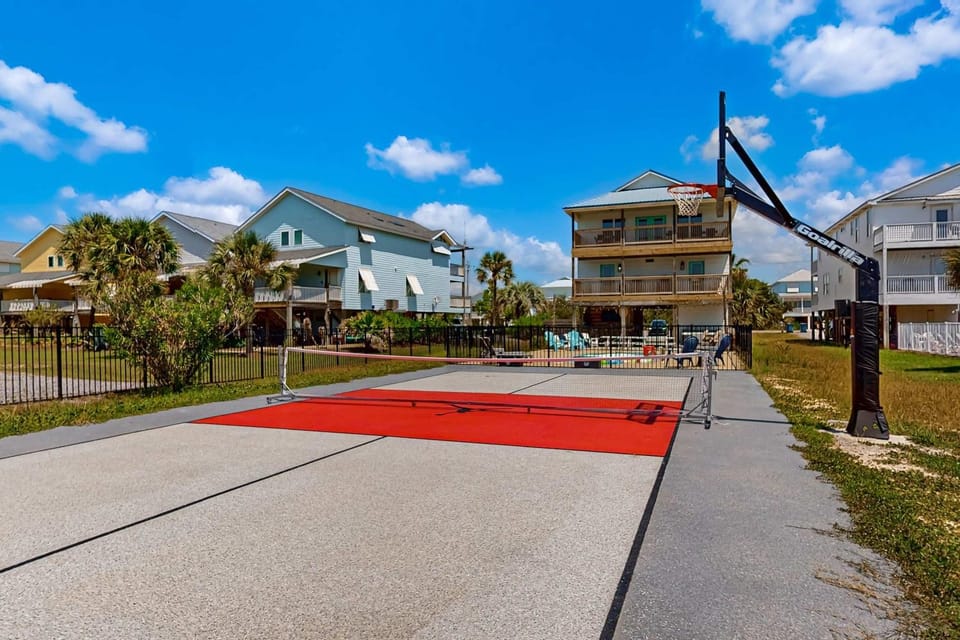 Dog-friendly home with private pool hot tub & pickleball basketball court House in West Beach