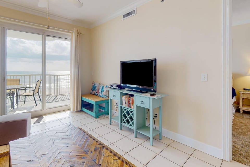 Beachfront corner condo with amazing Gulf views balcony pools & hot tubs House in West Beach