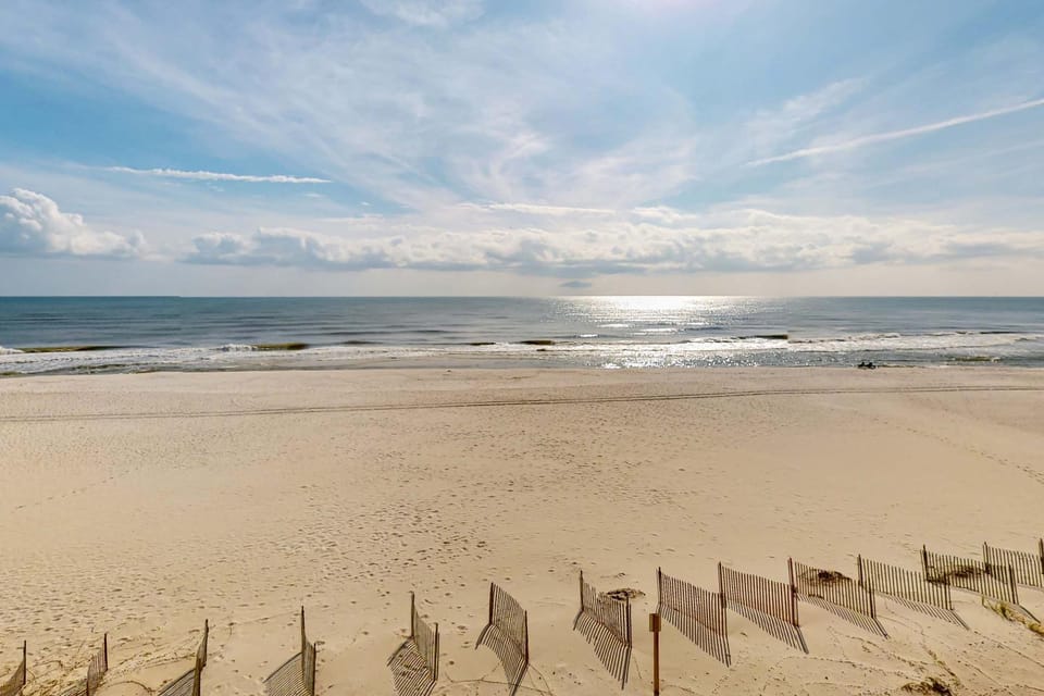 Beachfront corner condo with amazing Gulf views balcony pools & hot tubs House in West Beach