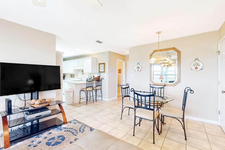 Stylish coastal escape near the beach with pool WiFi full kitchen & central AC House in West Beach