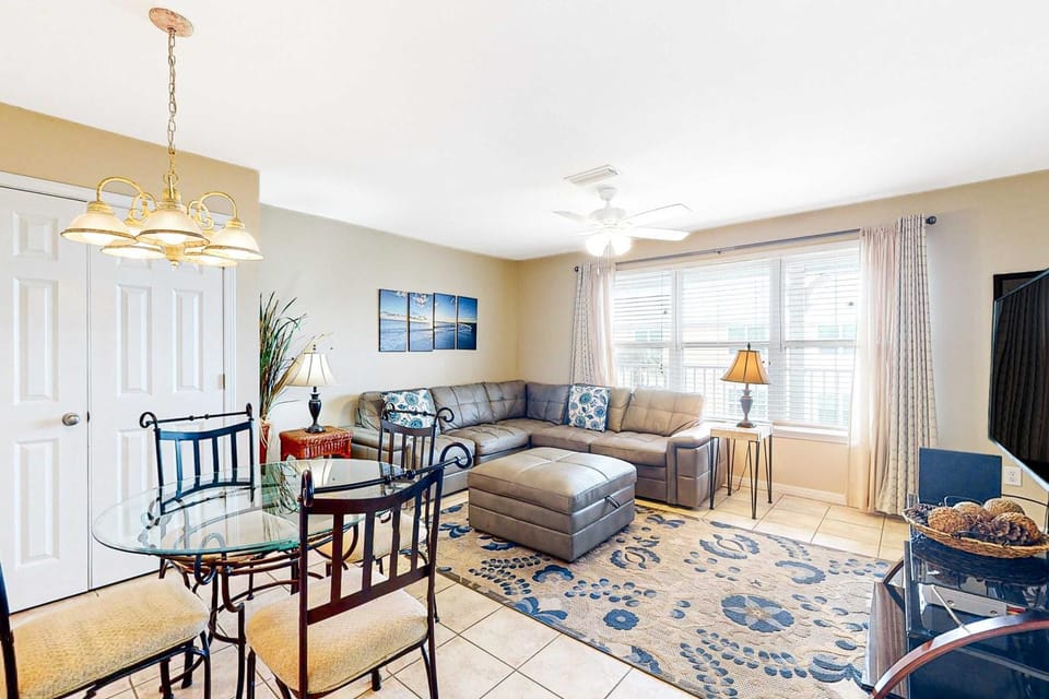 Stylish coastal escape near the beach with pool WiFi full kitchen & central AC House in West Beach