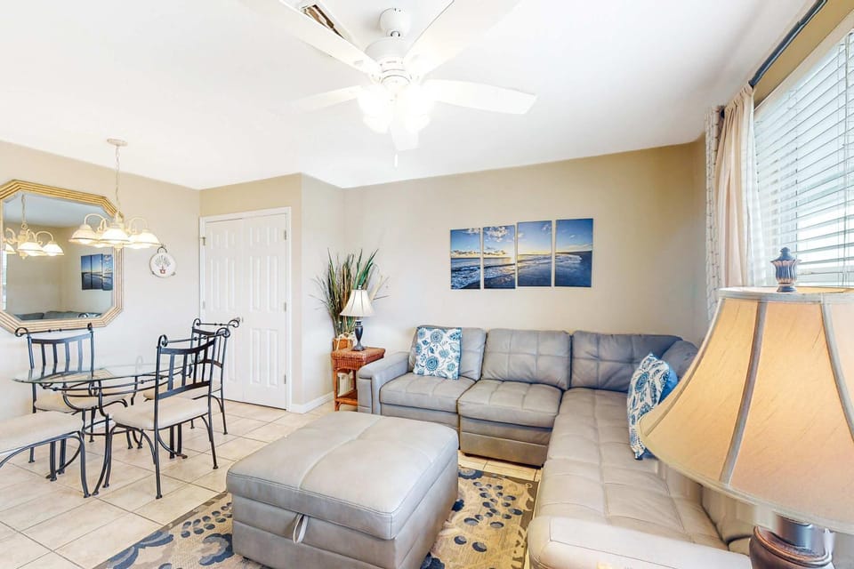 Stylish coastal escape near the beach with pool WiFi full kitchen & central AC House in West Beach