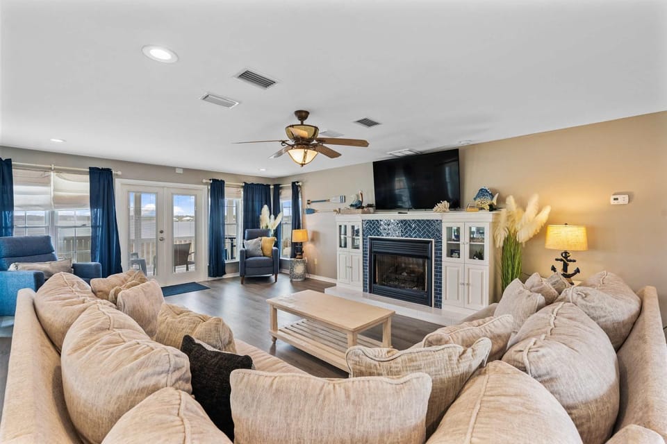 Remodeled lagoon-front home with decks views paddleboat House in West Beach