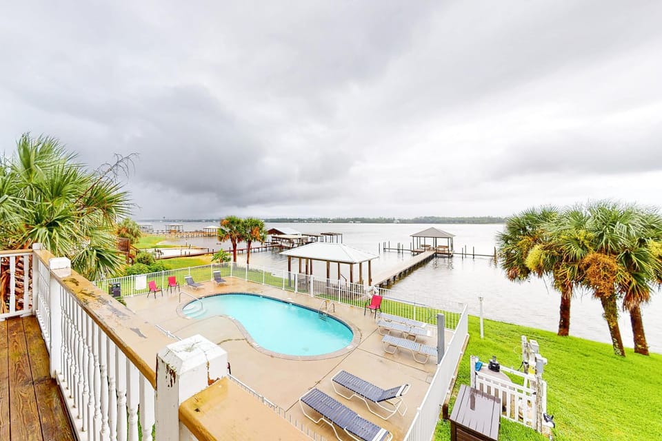Lagoon-view coastal retreat with shared pool fishing pier and easy beach access House in West Beach