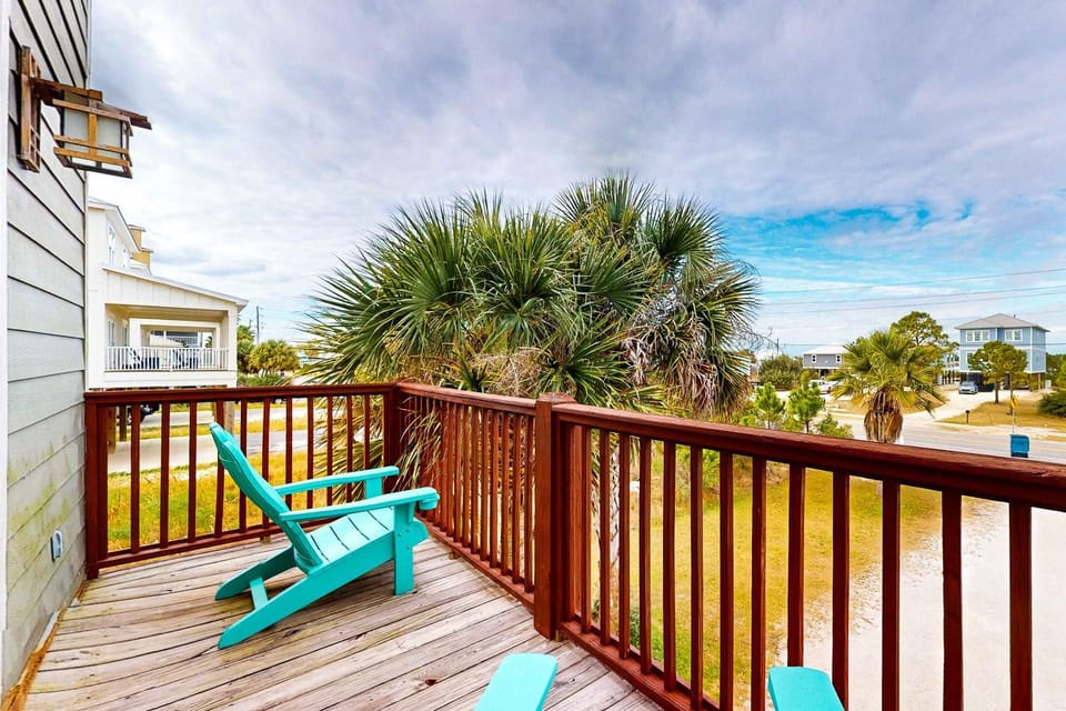 Water-view home with balconies central AC & private washer dryer House in West Beach