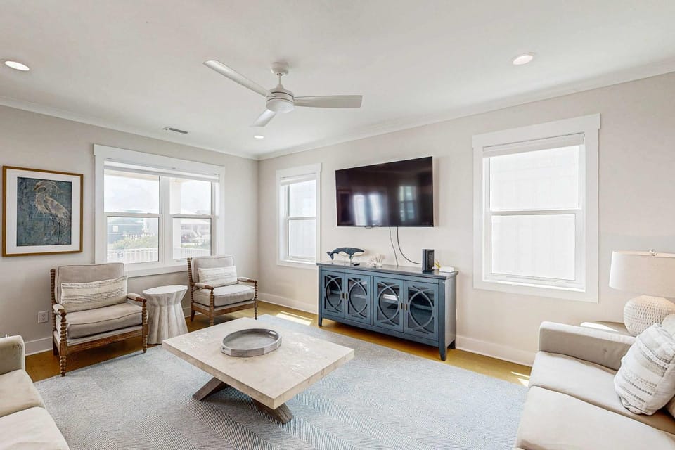 Sprawling retreat with an enclosed pool large balcony outdoor shower & W&D House in West Beach