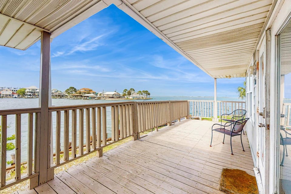 Dreamy Duplex on the Bay with Views Full Kitchen & Free WiFi - Dogs Welcome House in Dauphin Island