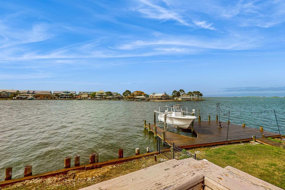 Dreamy Duplex on the Bay with Views Full Kitchen & Free WiFi - Dogs Welcome House in Dauphin Island
