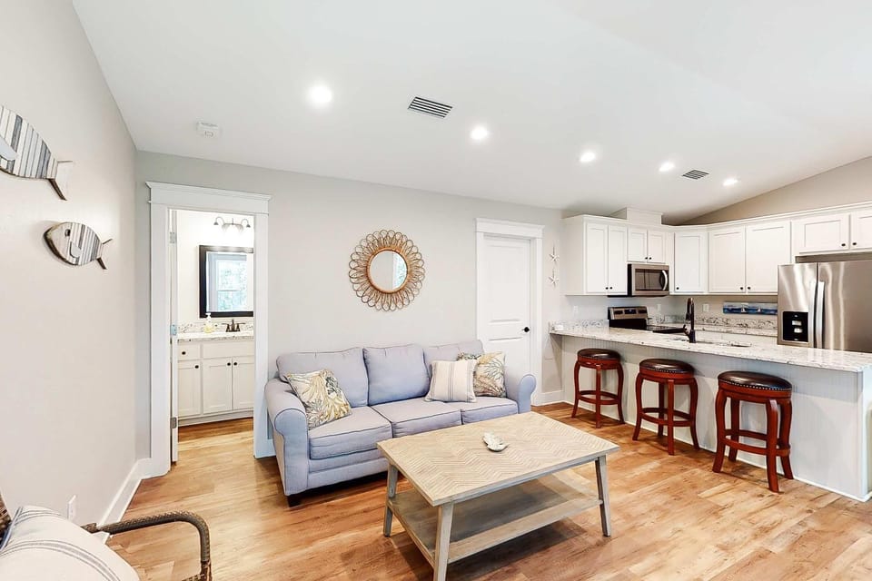 Stylish island condo near the beach with fast WiFi central AC & private W&D House in Dauphin Island