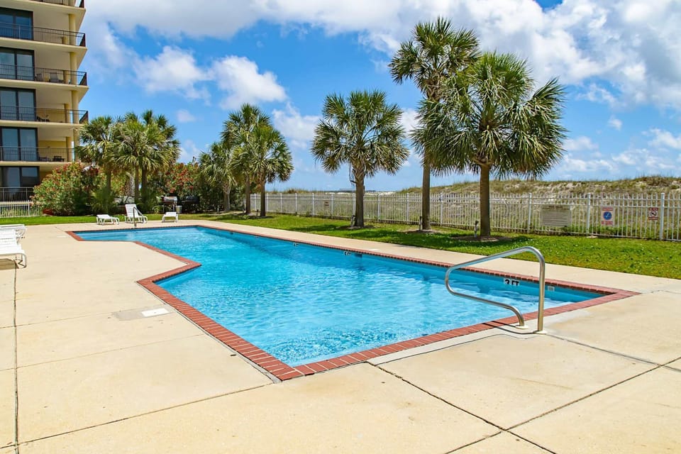 Gulf-Front Condo with Balcony Shared Pools and Beach Access House in Dauphin Island