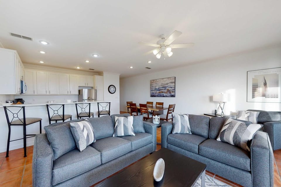 Newly-renovated waterfront condo with two full kitchens deck WiFi & shared pool House in Dauphin Island