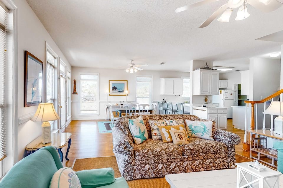Bright duplex with two full kitchens large decks and private washer dryers House in Dauphin Island