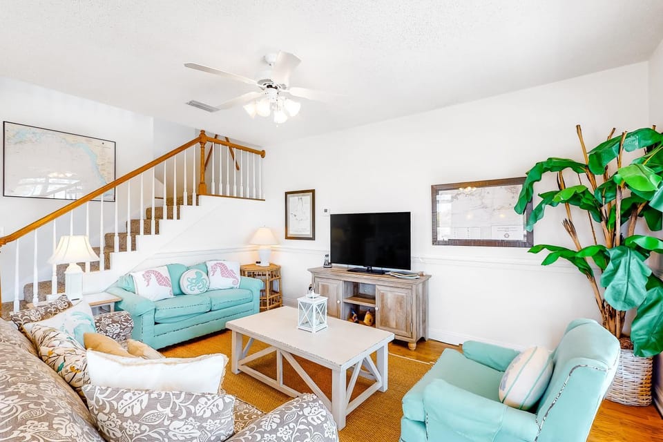 Bright duplex with two full kitchens large decks and private washer dryers House in Dauphin Island