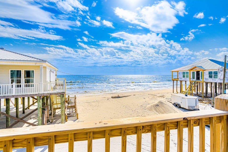 Amazing Gulf-front home on the beach with grill & washer dryer - dog-friendly House in Dauphin Island