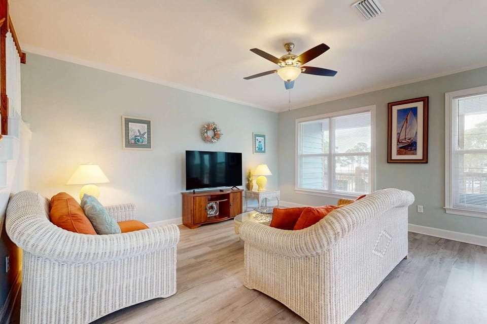 Gulfview duplex with loft full kitchen and washer and dryer House in Dauphin Island