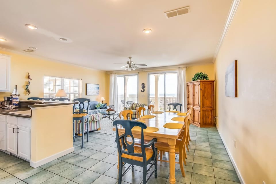 Gulf-front condo with lock-out feature shared pools & amazing views House in Dauphin Island