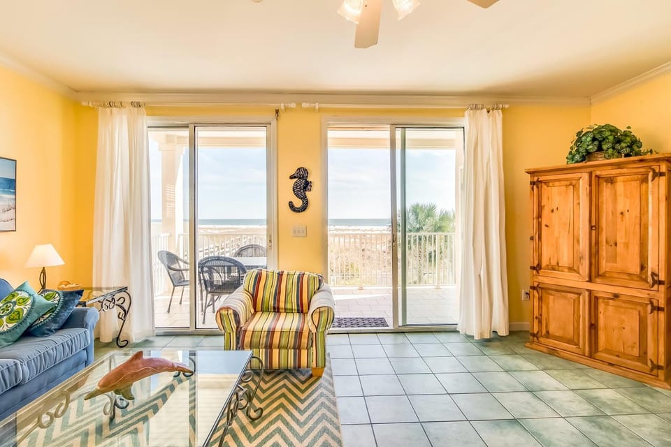 Gulf-front condo with lock-out feature shared pools & amazing views House in Dauphin Island