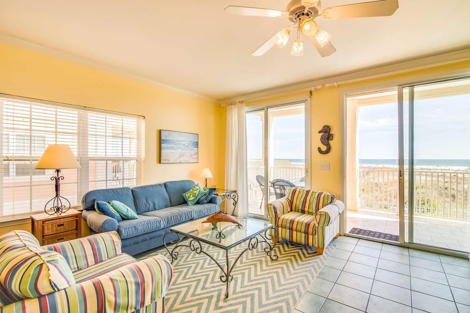 Gulf-front condo with lock-out feature shared pools & amazing views House in Dauphin Island