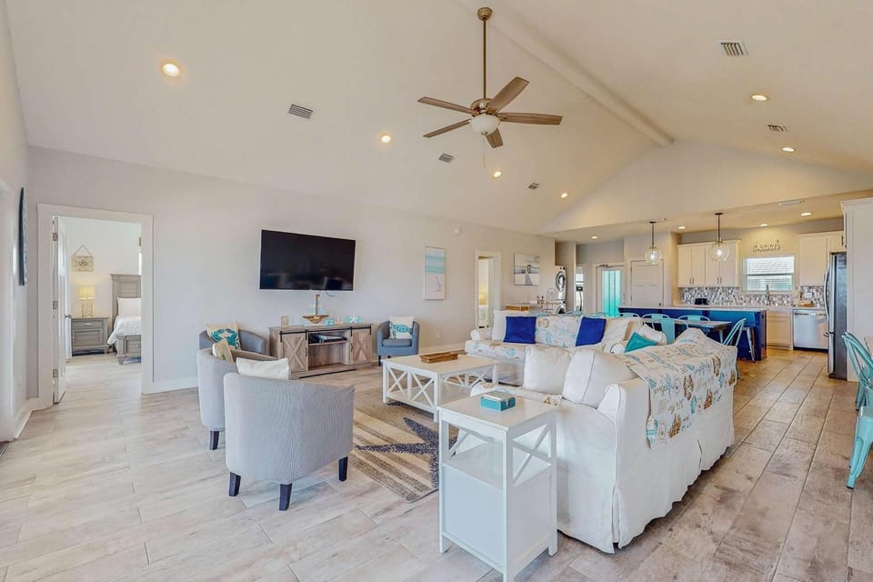 Gulf Front dog-friendly home with breathtaking views washer dryer & AC House in Dauphin Island