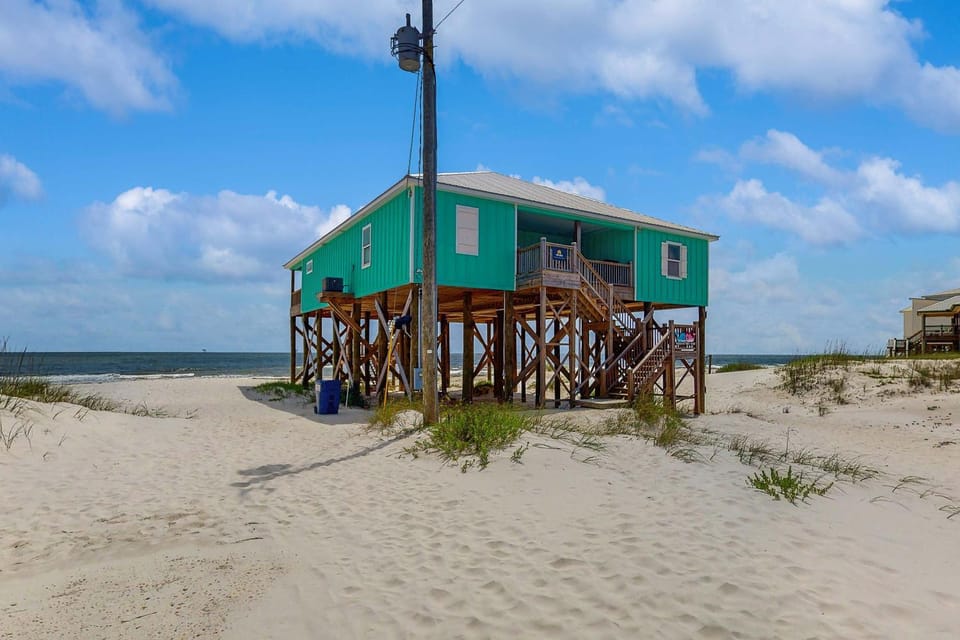 Gulf Front dog-friendly home with breathtaking views washer dryer & AC House in Dauphin Island