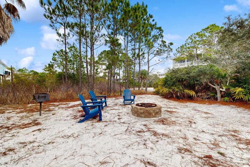 Spacious private home with patio balconies close to beaches House in Alabama