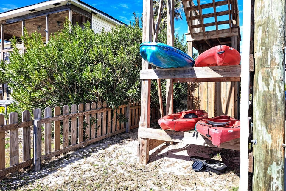 Waterfront home with kayaks private grill and boat dock House in Dauphin Island