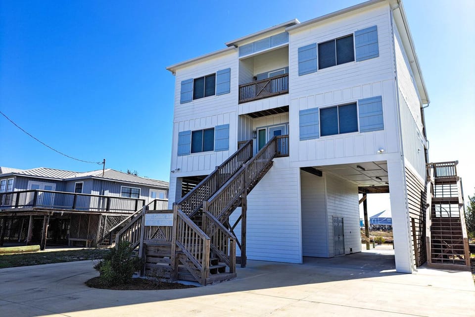 Waterfront home with kayaks private grill and boat dock House in Dauphin Island