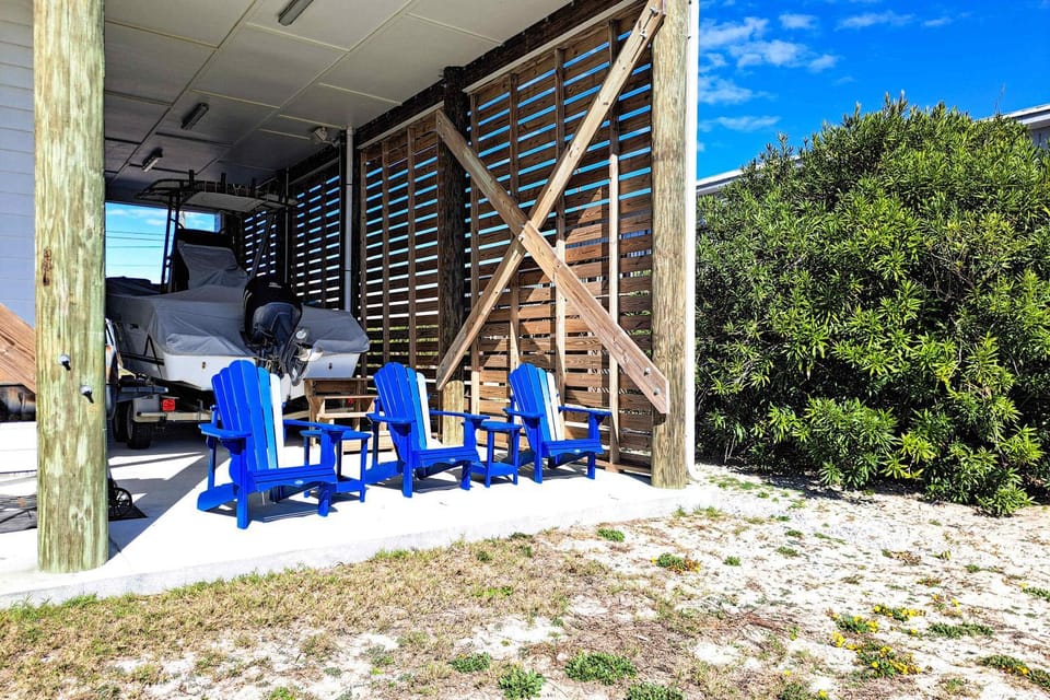 Waterfront home with kayaks private grill and boat dock House in Dauphin Island