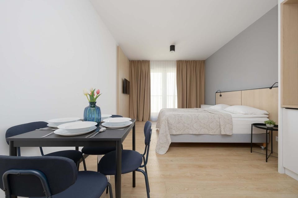 Bed, Living room, Photo of the whole room, Seating area, Bedroom