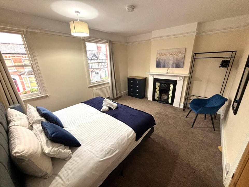 Victorian House in Cherry Orchard, Close to Town House in Shrewsbury