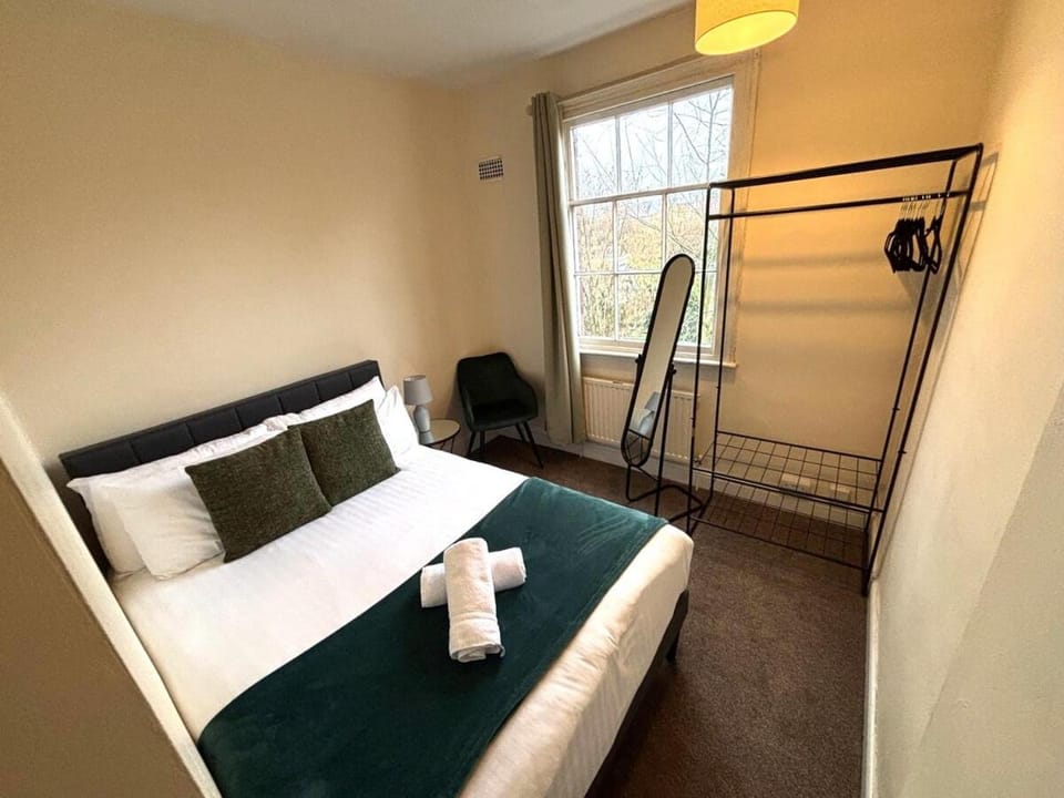 Victorian House in Cherry Orchard, Close to Town House in Shrewsbury