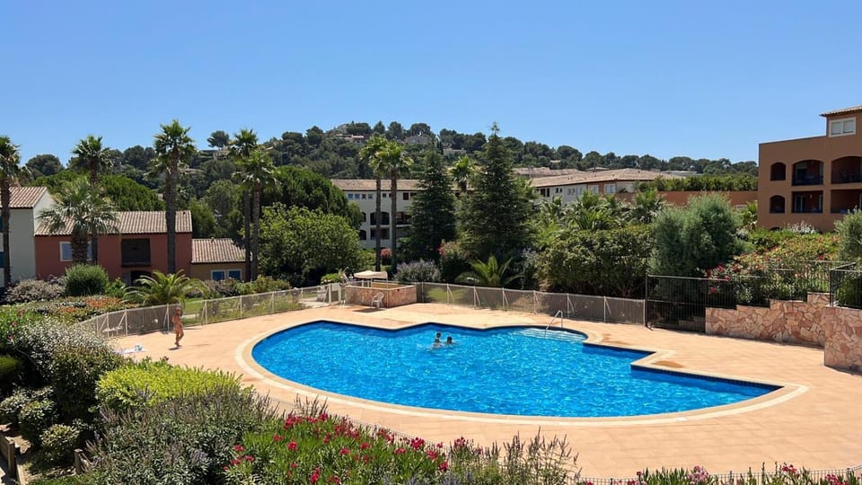 Balcony/Terrace, Pool view, Swimming pool