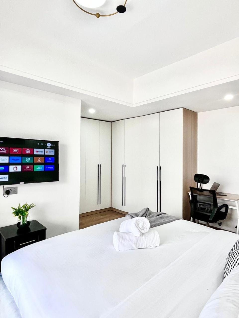 Comfort living three bedroom apartment with fully equipped gym swimming pool private parking space ,child play area and amazing scenic views which offers comfort and luxurious lifestyle Apartment in Nairobi