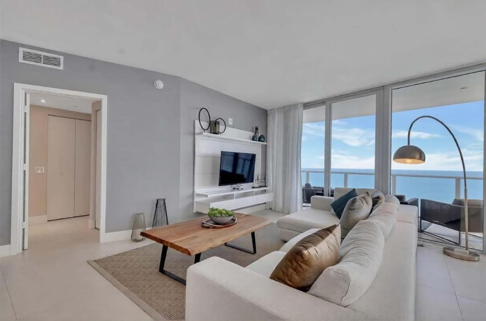 Prime Oceanfront 3BR Mansion in the Sky House in Hollywood Beach