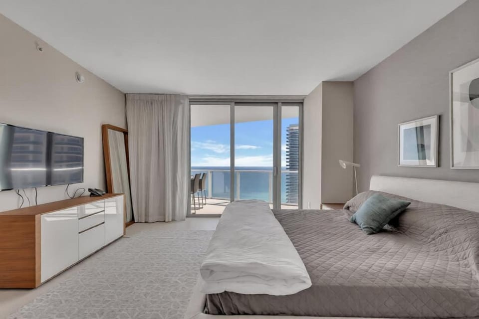 Prime Oceanfront 3BR Mansion in the Sky House in Hollywood Beach