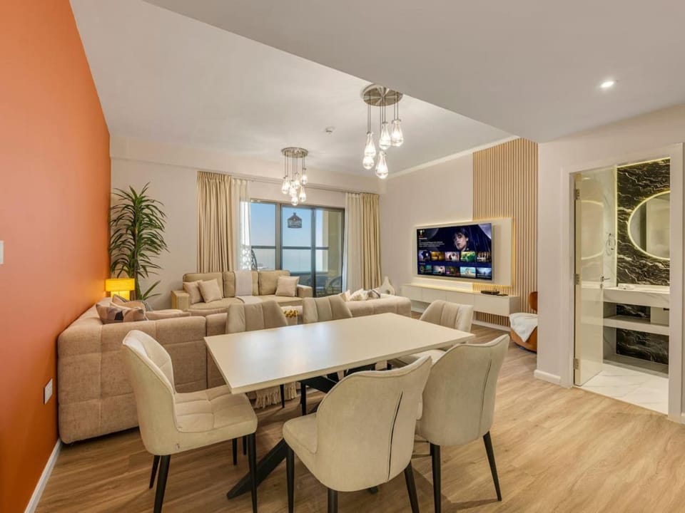 Communal lounge/ TV room, TV and multimedia, Living room, Seating area, Dining area