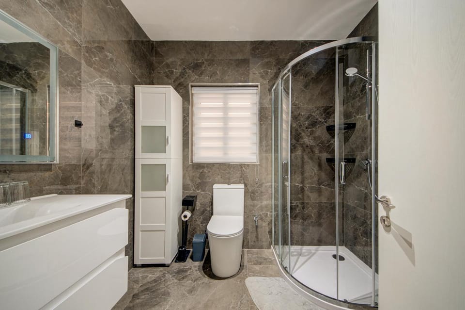 Shower, Toilet, Bathroom, Bath, towels