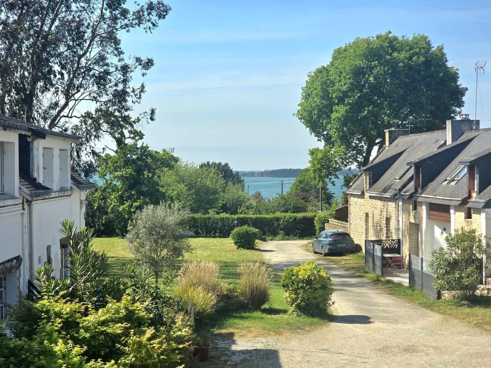 Ty Coët, plage et Golfe à pieds Bed and Breakfast in Arradon