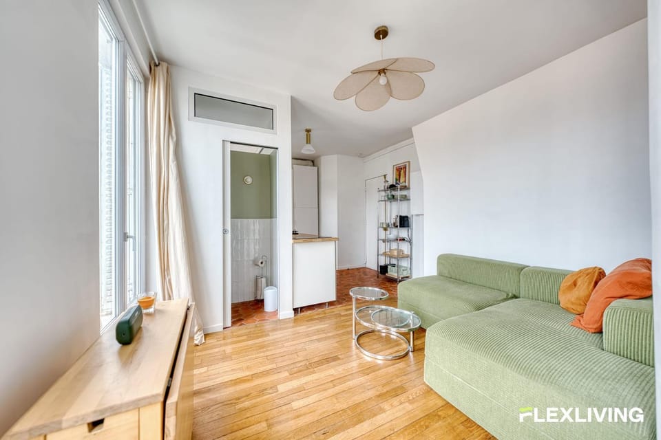 Bright studio near Parc des Buttes-Chaumont Apartment in Paris