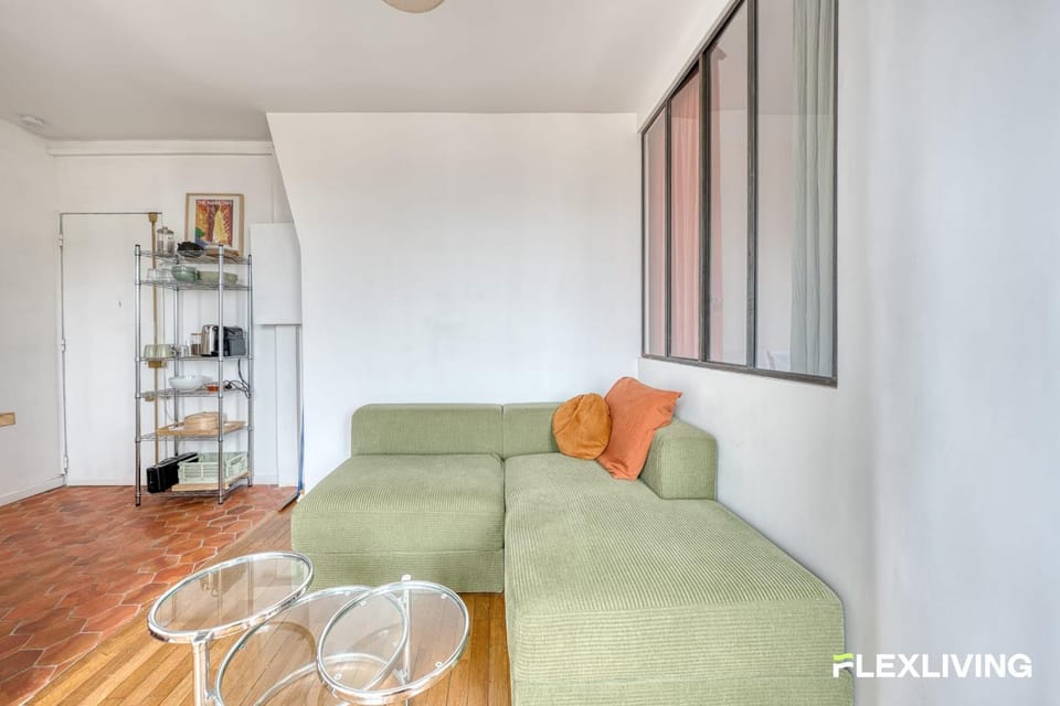 Bright studio near Parc des Buttes-Chaumont Apartment in Paris