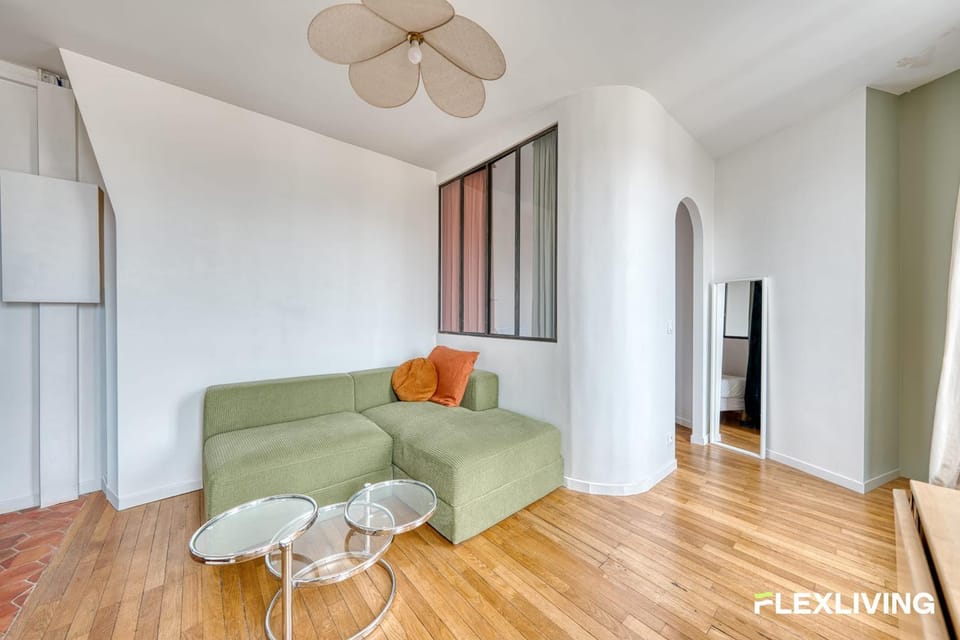 Bright studio near Parc des Buttes-Chaumont Apartment in Paris